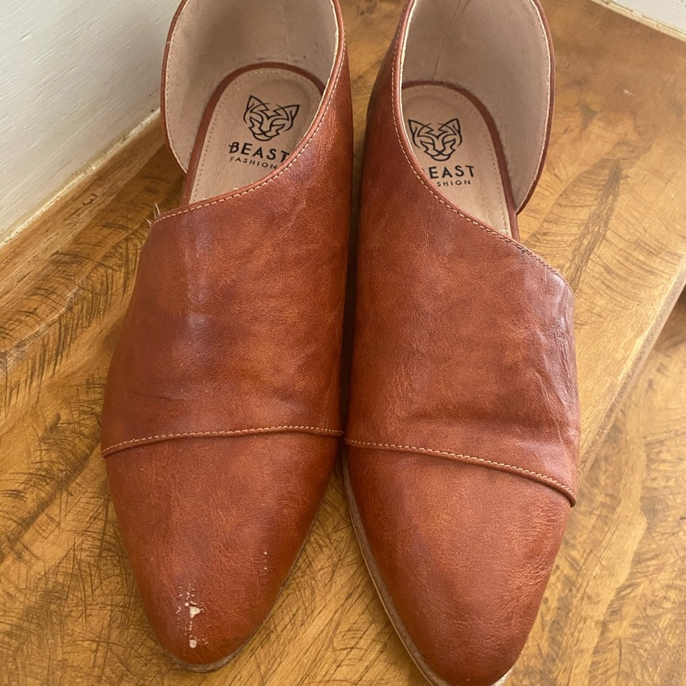 Beast  Royale Flat Shoes